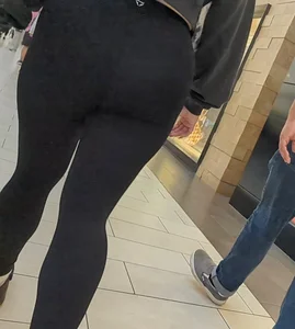 A few hot ladies at mall (OC)