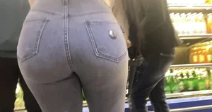 (First Post) Bubble butt Latina in tight jeans plus face shots