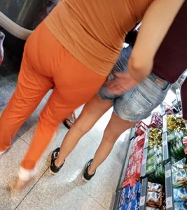 mother with VPL and d@ughter in shorts