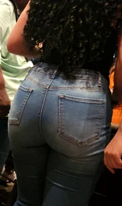 Ebony college girl with perfect bubble ass in jeans