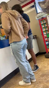 Caught By A Fresh Blonde Pawg, Then The Show Starts