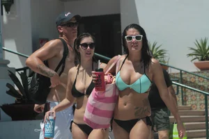 Another gallery of sexy Deerfield Beach girls in bikinis