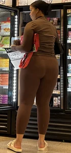 5’9 Thicc in the thighs wearing that brown so fine‼️
