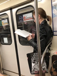 Candid girl's skinny legs closeups