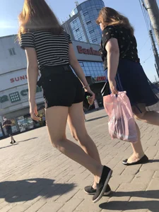 Candid teen in shorts with nice legs and booty street pics