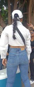 Petite Latina with standing buttocks in very tight pants💯