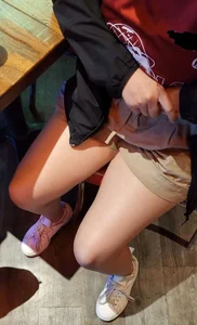 Nice chunky legs in shorts closeup pics