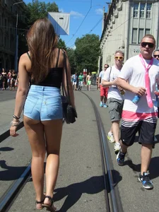Sexy ass girl walking with friends in short shorts showing her nice ass cheeks