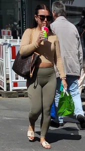 Cameltoe milf in leggings street creepshots gallery