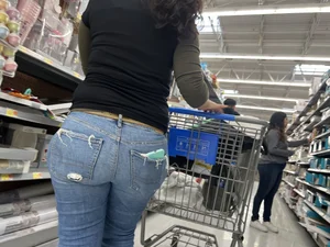 Thick ass Mexican Walmart milf