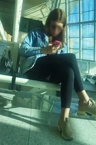 Nice Candid Girl in Tight Pants Sitting With Crossed Legs at the Airport Creepshot