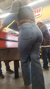 Latina big buttocks/perras nalgotas en jeans [oc]