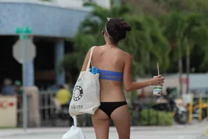 Candid Florida beach and bikini girls