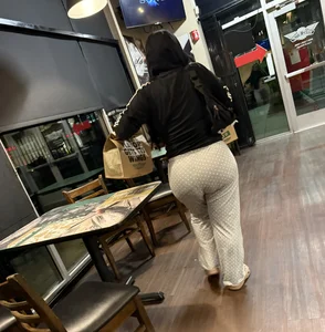 Phat bblw latina milf at wingstop