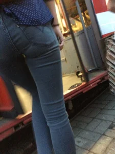 Nice Booty in Tight Jeans at a Bus Stop Creepshots Gallery