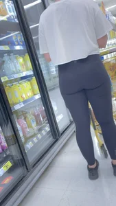 Sexy Blonde in leggings