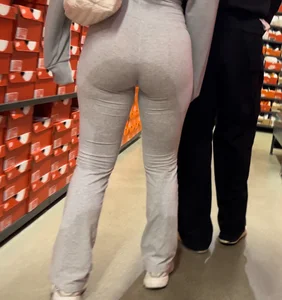Nike store hotties (Black vs Gray)