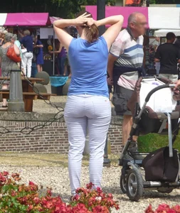 Milfs in jeans on the street creepshots