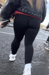 Phat ass in leggings