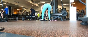 Gym blonde in turquoise leggings notices me and doesn’t mind, even moves in front of me later for some close-ups
