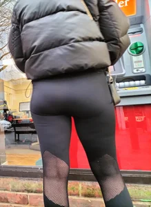 Leggings girl taking cash out