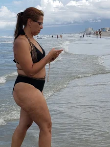 Beach meaty ass MILF W bikini