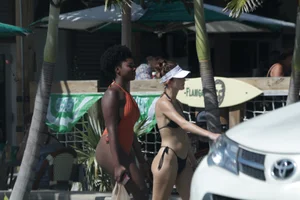 Deerfield Beach girls in bikinis
