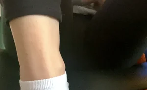 Spread chunky legs