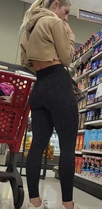 Sexy Fit Blonde - Tight Petite Booty