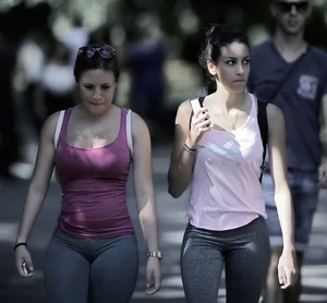 Girls in Yoga Pants Street Candid Pic
