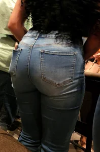 Ebony college girl with perfect bubble ass in jeans