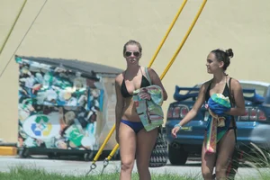 Candid Florida beach and bikini girls