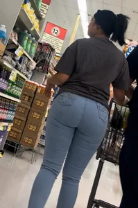 Juicy🍑 latina in tight jeans
