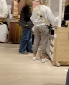 Teen booty in joggers