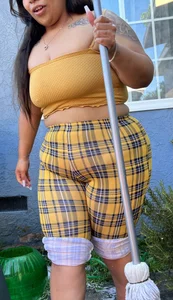 Fat ass in yellow