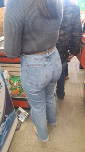 Latina big buttocks/perras nalgotas en jeans [oc]