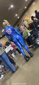 REALLY TIGHT blonde babe in samus cosplay!