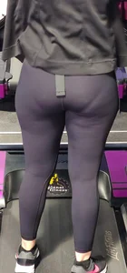 More of this beautiful ass in leggings VPL