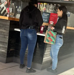 (OC) 2 Latina friends in tight jeans