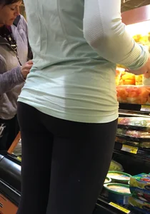 Grocery store bubble butt milf in leggings