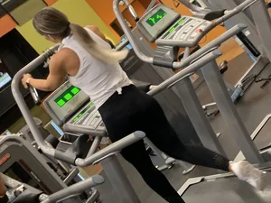 Couple babes at the gym in leggings with nice asses