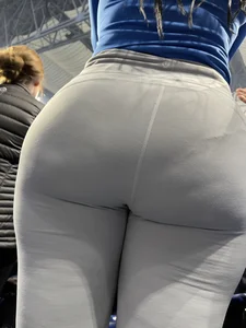HUGE ASS UPLOSE LULULEMON