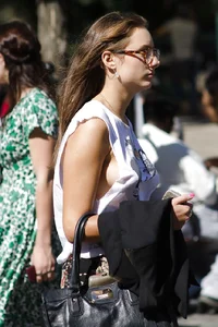 Skinny candid girl's sideboob creepshots