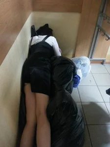 Teen With Hot Legs, But I Have No Idea What’s Going On On This Photo