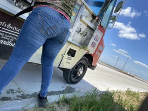 Again this thick milf at job site