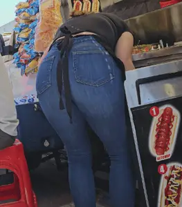 Prime latina vendor in tight Jeans. (GIF)(bonus short cap)