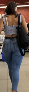 Tight body Latina in jeans