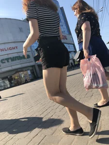 Candid teen in shorts with nice legs and booty street pics