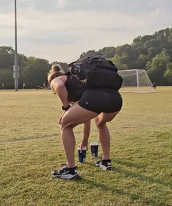 Super athletic milf in tiny Lulus bending over