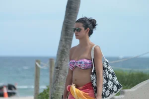 Deerfield Beach girls in bikinis